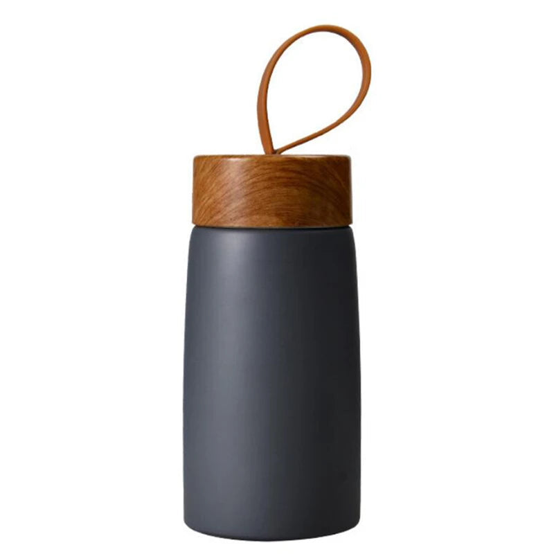 Isolierte Kaffeetasse im skandinavischen Stil 6 Stunden Wärme