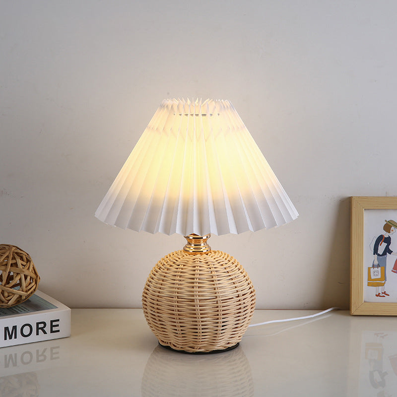 Nordic Rattan Faltstoff Kegelform LED Tischlampe 1-Lampe