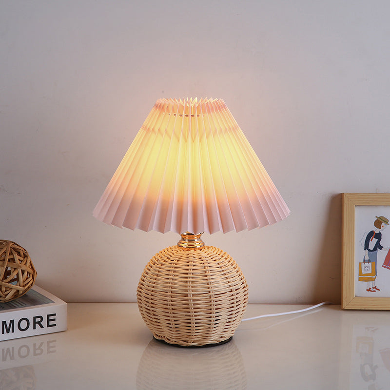 Nordic Rattan Faltstoff Kegelform LED Tischlampe 1-Lampe
