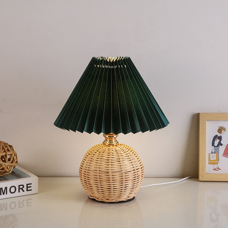 Nordic Rattan Faltstoff Kegelform LED Tischlampe 1-Lampe