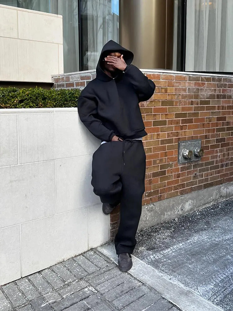 Lässiges Ensemble mit Kapuzenpullover und Jogginghose für Herren | Ideal für den Herbst