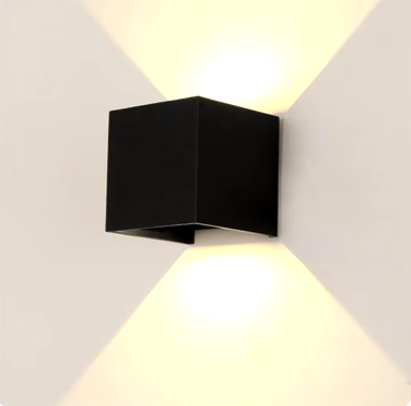 LuxeLumen Wasserdichte Wandleuchte | Verstellbarer Abstrahlwinkel für optimale Beleuchtung