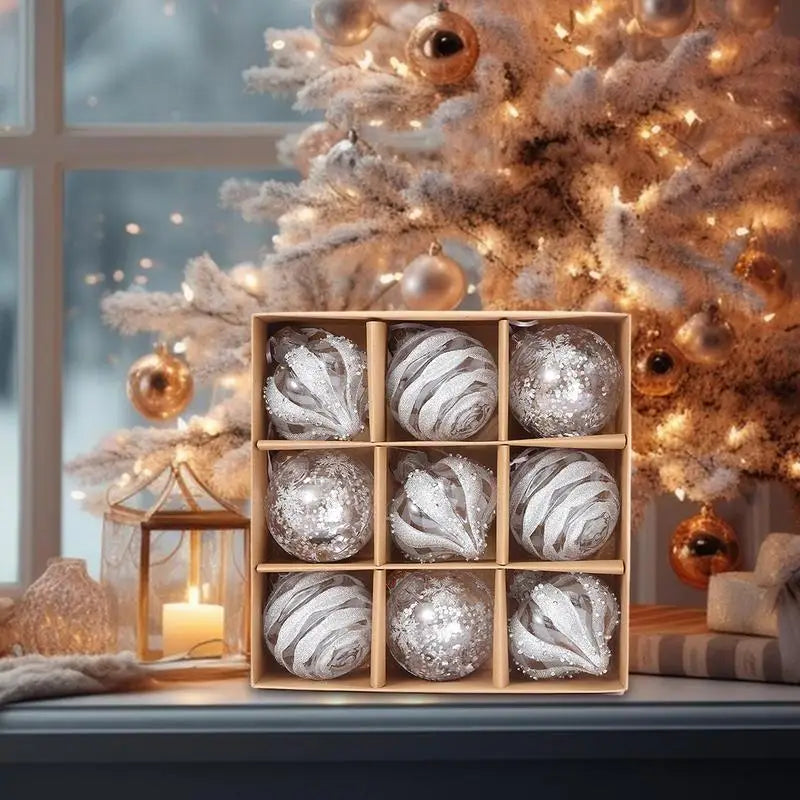 GlansFeest Weihnachts-Hängedekorationen – Set aus 9 Kunststoff-Ornamenten mit Schneeflocken- und Ball-Design
