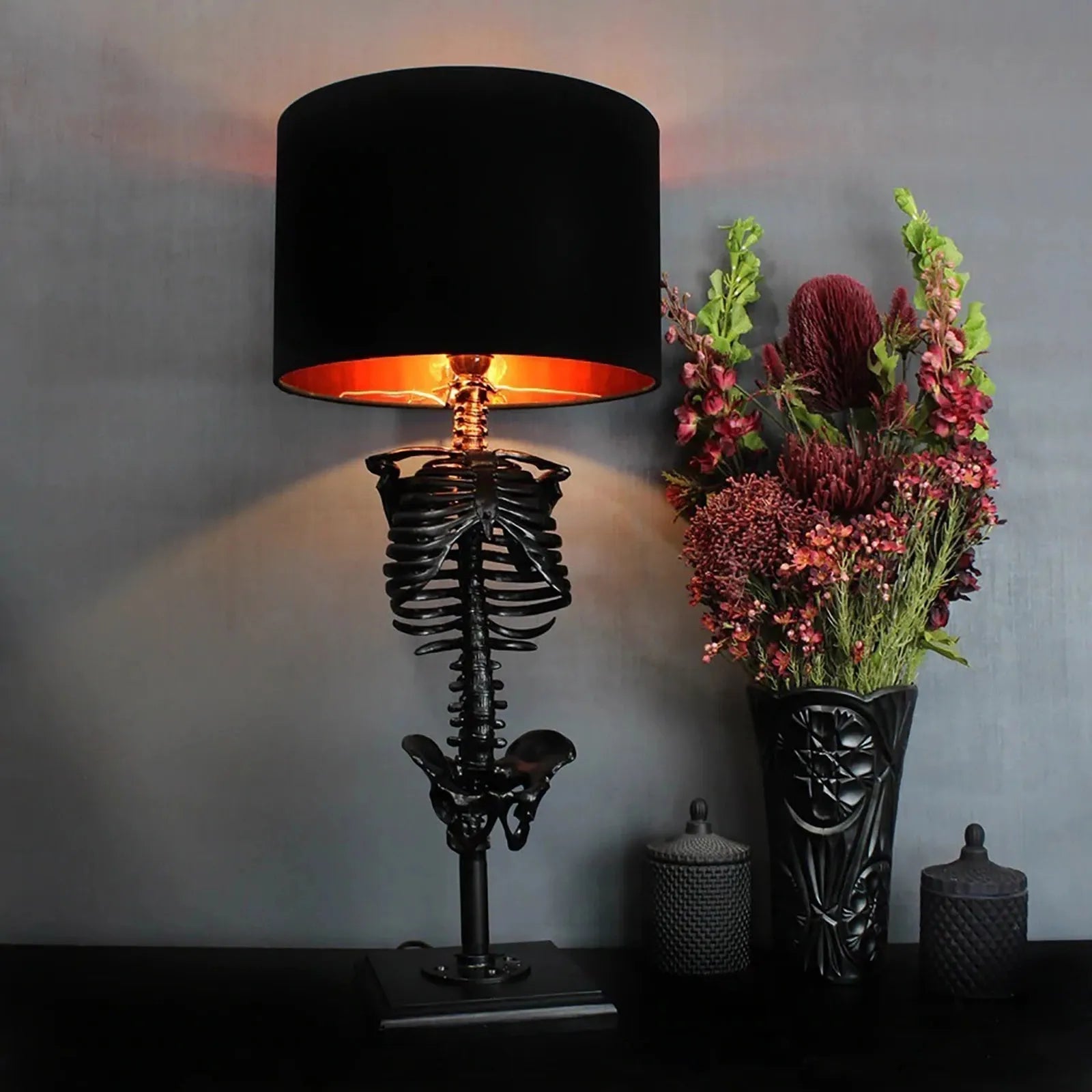 Frendorf | Gothic Skelett Tischlampe | Handgefertigtes Kunst Design