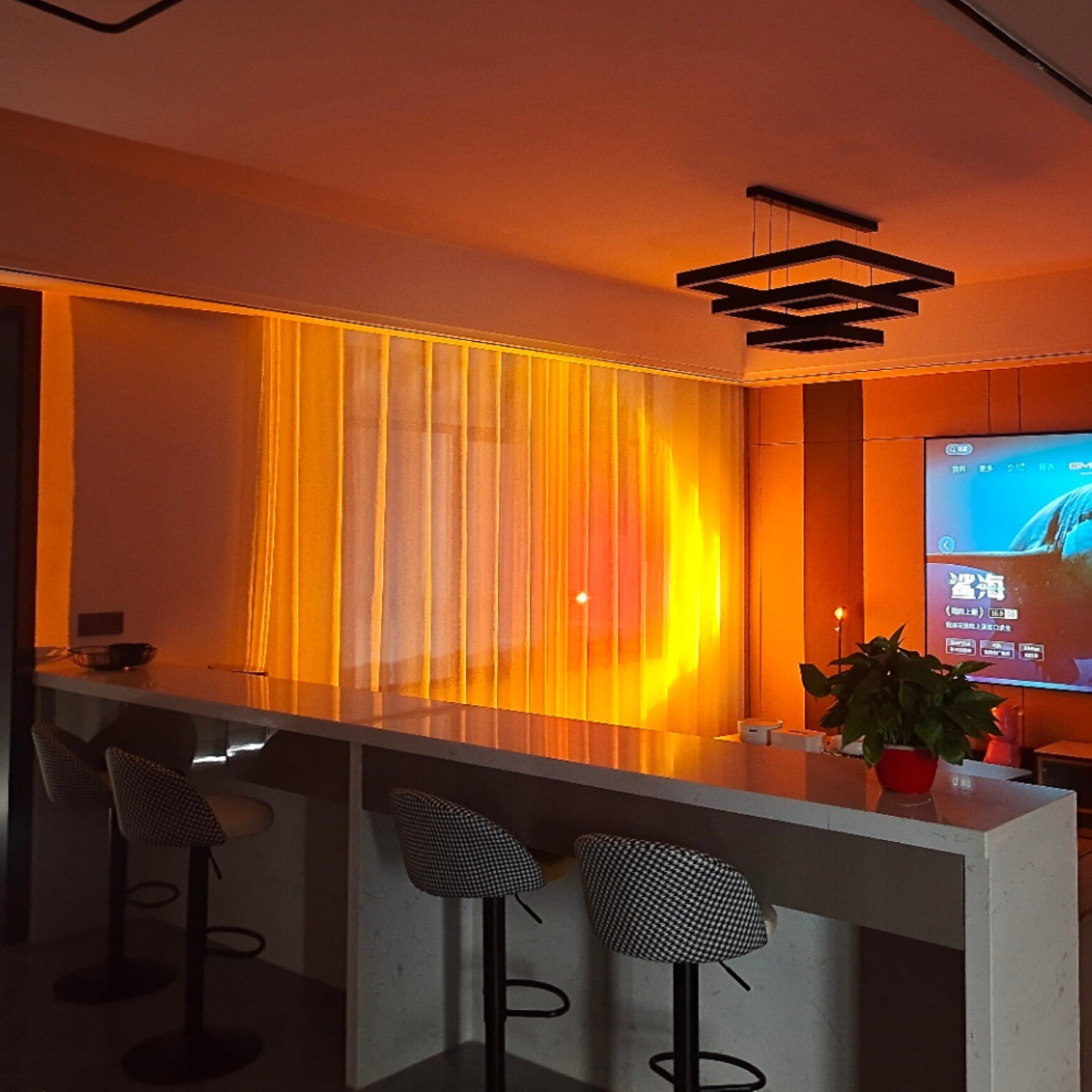 Frendorf | LED Farbprojektor Stehleuchte | Minimalistischer Halo Licht Effekt