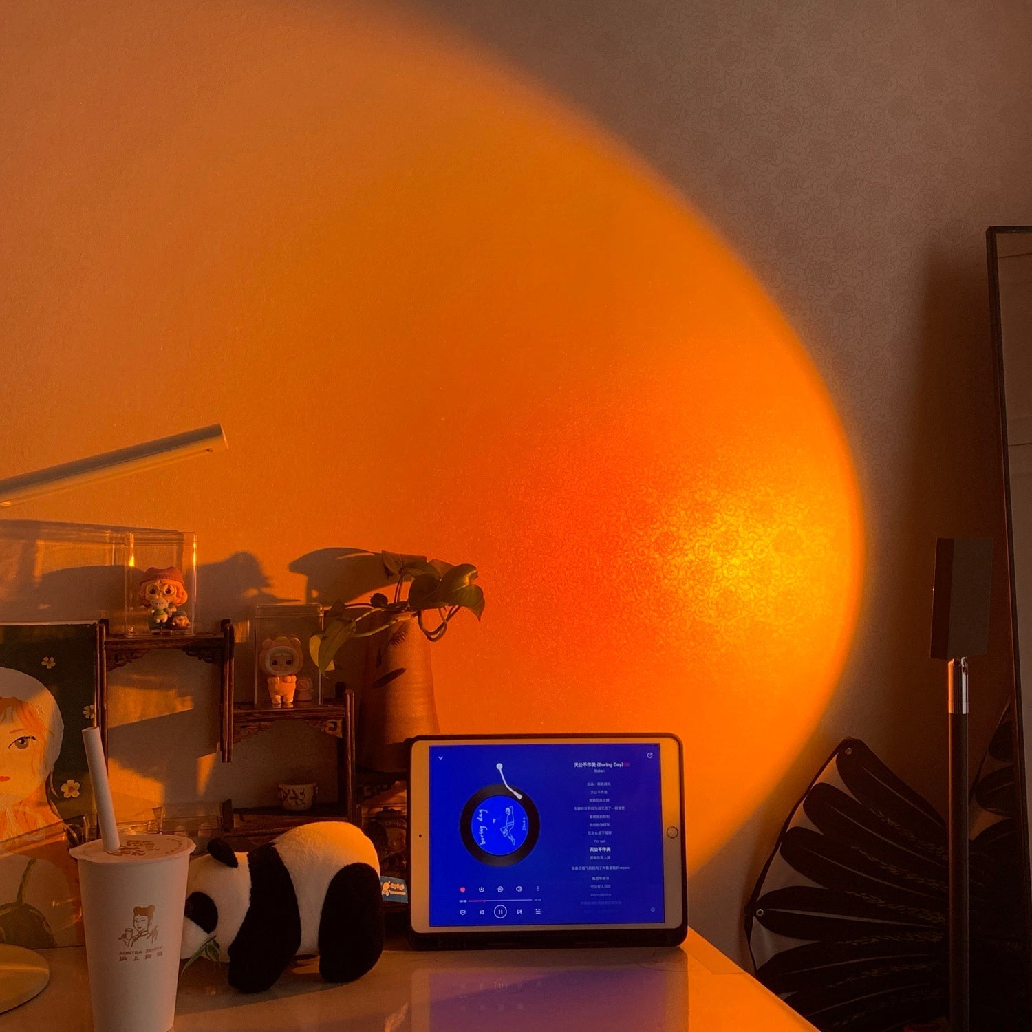 Frendorf | LED Farbprojektor Stehleuchte | Minimalistischer Halo Licht Effekt