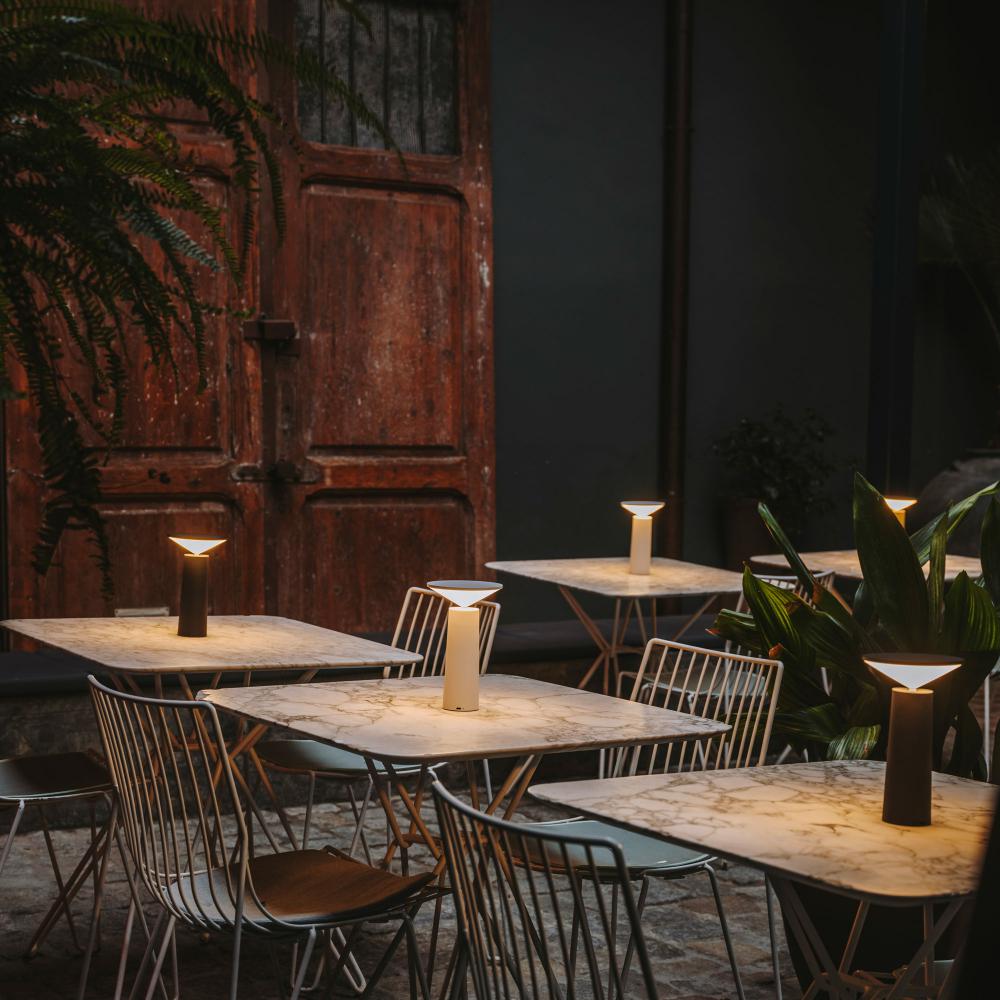 Aurora Tischlampe Modern Dimmbar Elegantes Design
