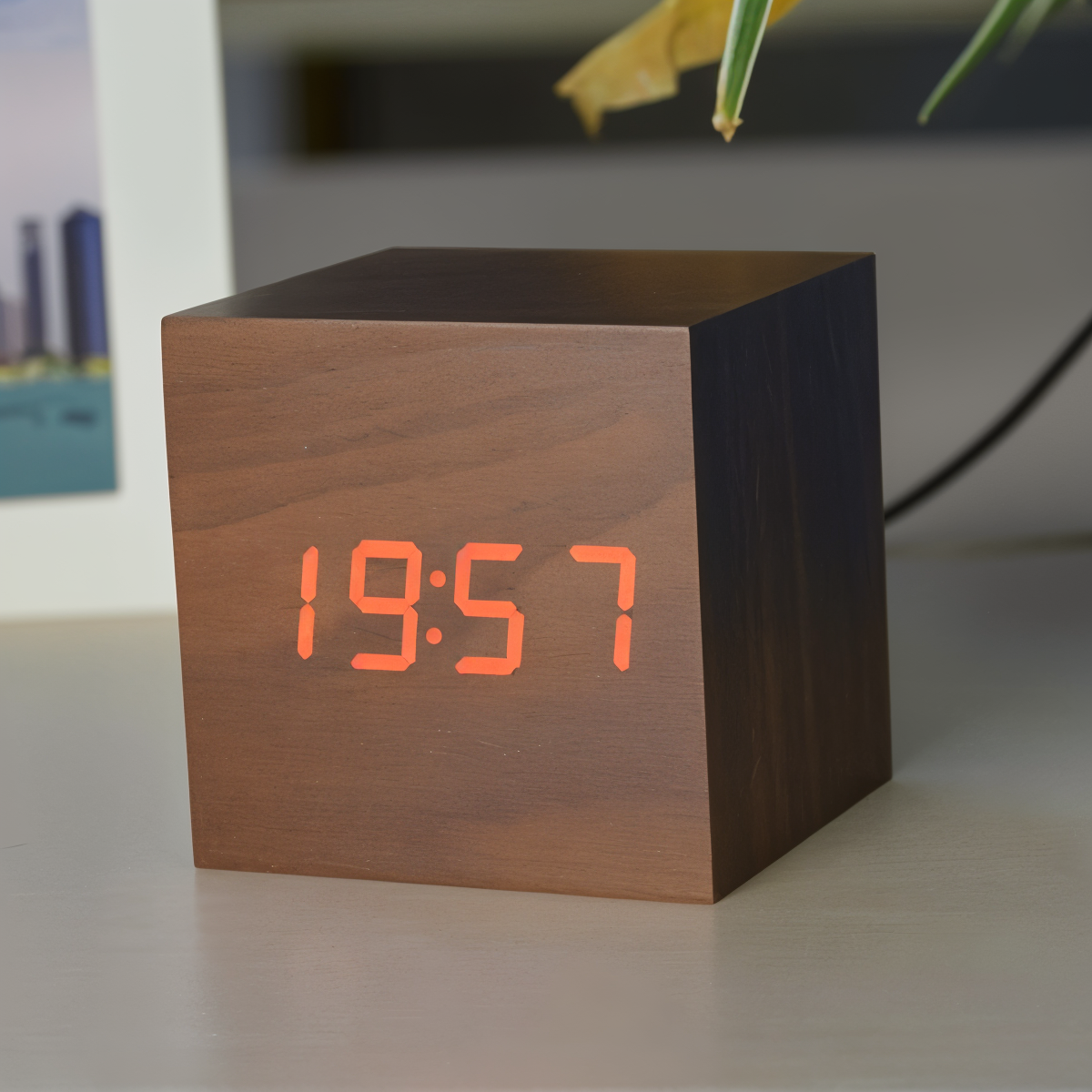 Elegante Digitale LED-Uhr aus Holz
