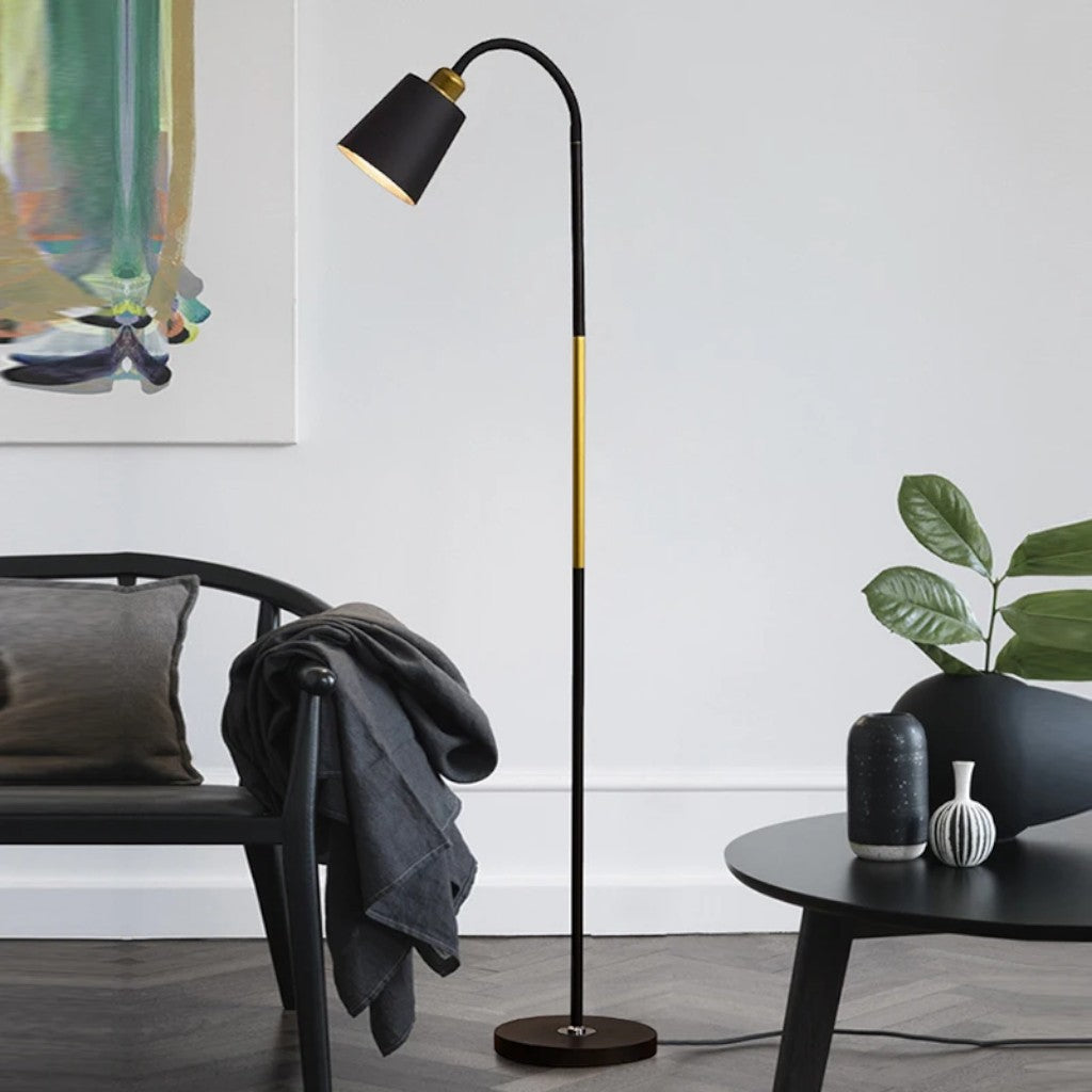 Verstellbare Stehlampe mit Neigbarem Lampenkopf – Funktionale Leselampe
