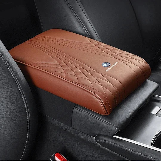 Exklusives Logo Höhenpolster für die Armlehnenabdeckung im Auto