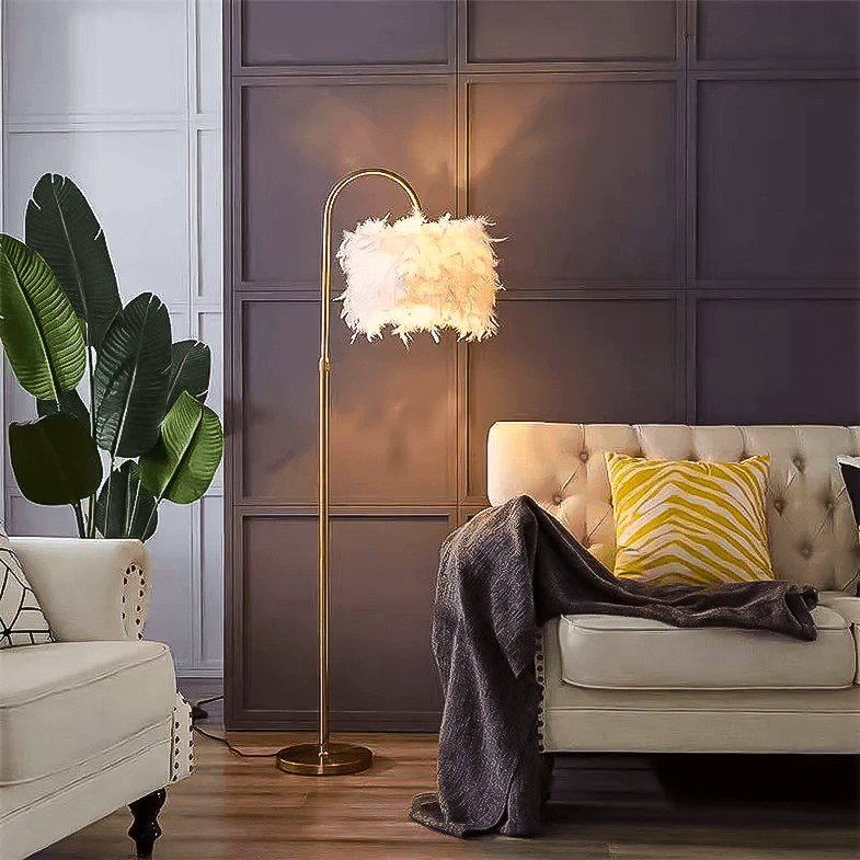 Veren Stehlampe – Elegante Stehlampe mit Dekorativen Federn