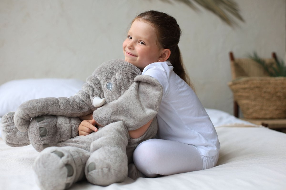 PlushElephant Kuschelkissen – Superweich & Komfortabel für Babys und Kinder
