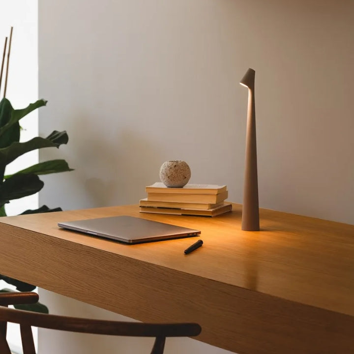 Skulptur Tischlampe Drahtlose LED Lampe Massives Aluminium 10000mAh Akku 3-Stufen Dimmung CRI 90 USB-C Ladeanschluss Warmweiß 2700K