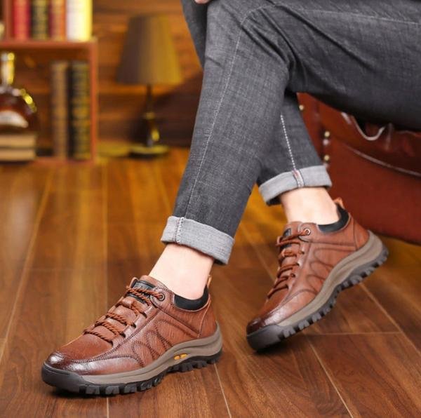Handgenähte Herren-Freizeitschuhe | Echtes Rindsleder | Orthopädisches Drei-Fuß-Stützdesign | Rutschfeste Gummisohle | Wasserabweisend & Atmungsaktiv | Schwarz & Braun