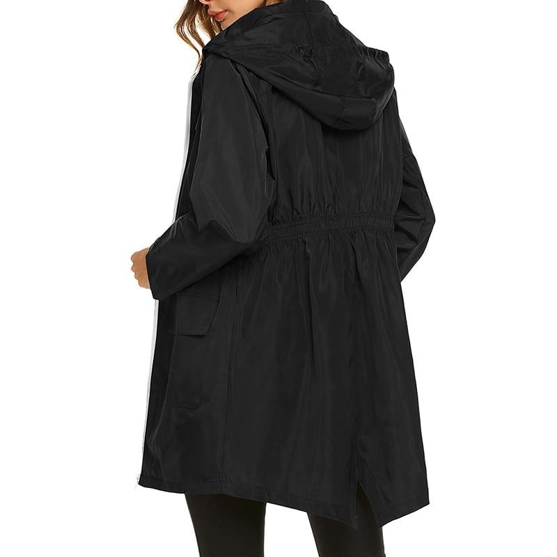 Taillierte Wasserdichte Damenjacke mit Kapuze und Praktischen Taschen
