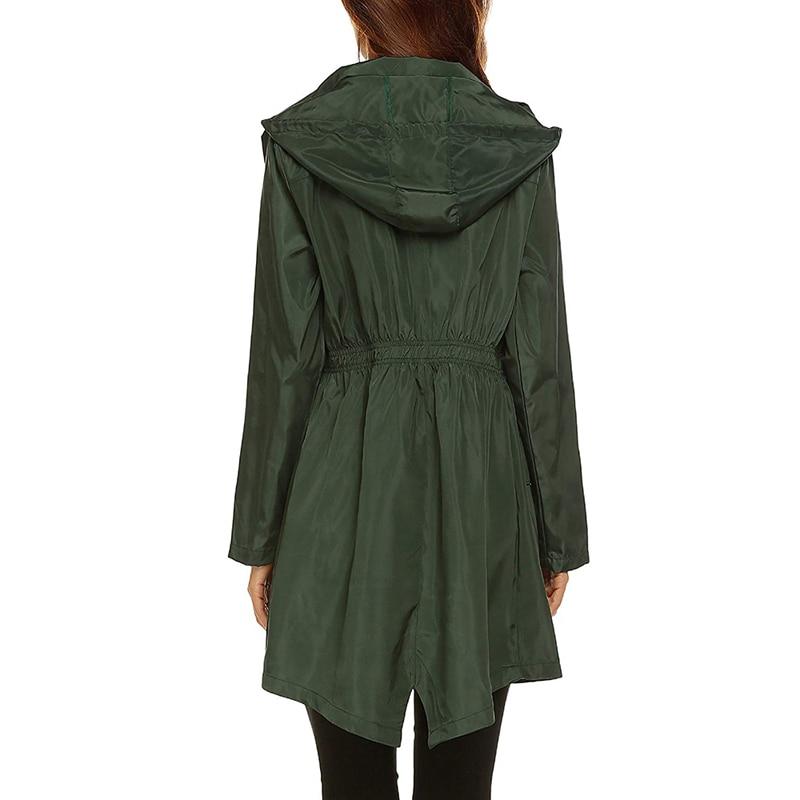 Taillierte Wasserdichte Damenjacke mit Kapuze und Praktischen Taschen