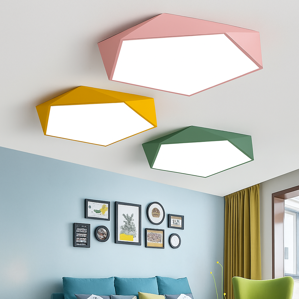 Geometrische Design-LED-Deckenleuchte in Farbe