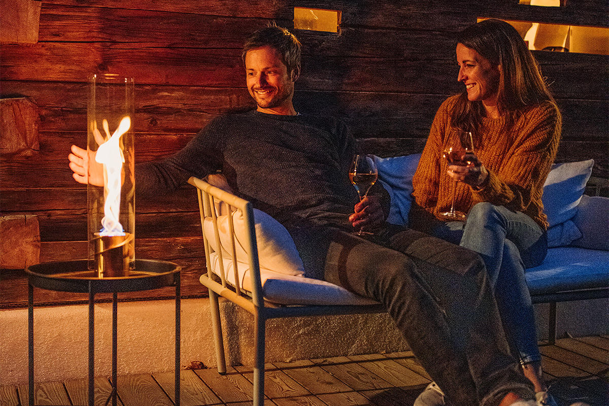 FlameGlow - Moderner Tischkamin mit einstellbaren Flammen für eine gemütliche Atmosphäre