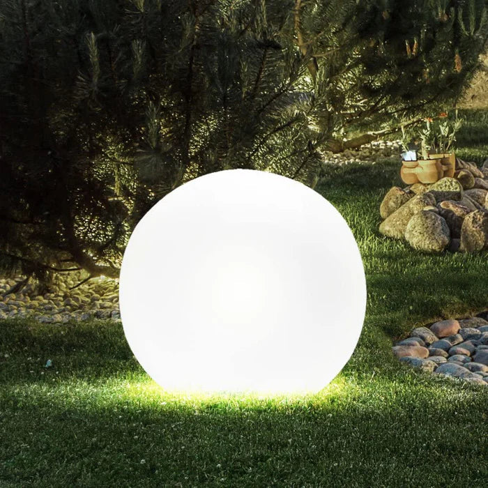 Moderne PE Globe Außen Gartenlampe LED Aufladbar