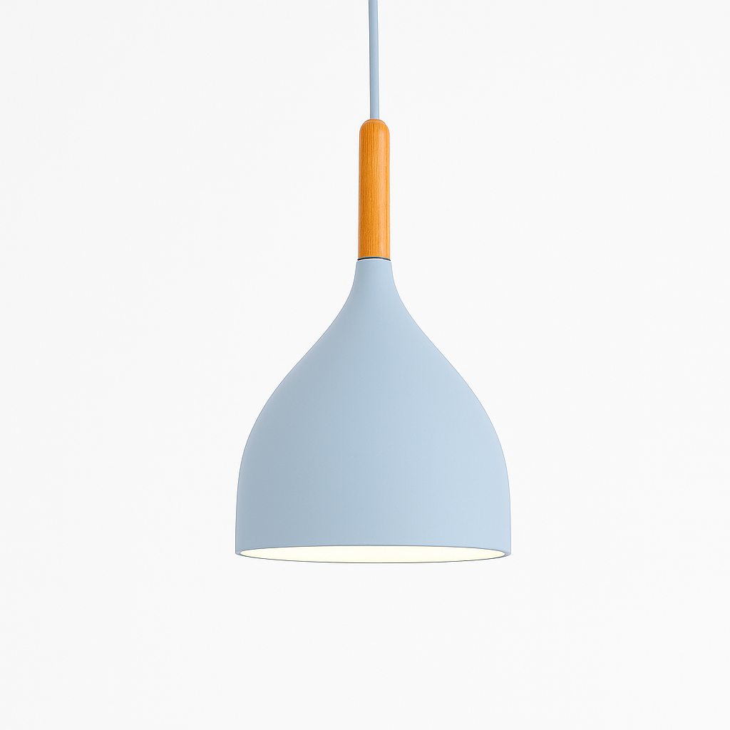 Farbige Metall-LED-Hängelampe und Holzstab im Nordic-Stil
