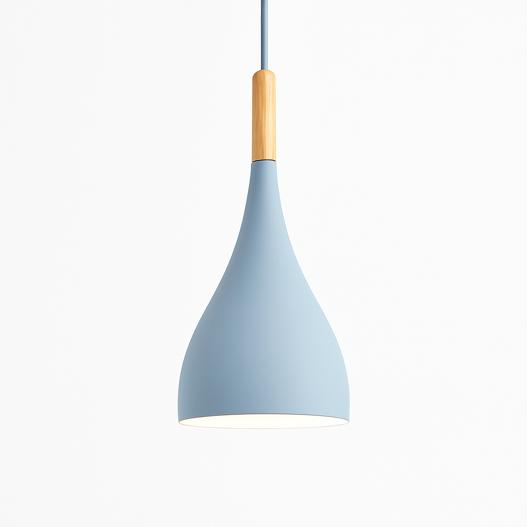 Farbige Metall-LED-Hängelampe und Holzstab im Nordic-Stil