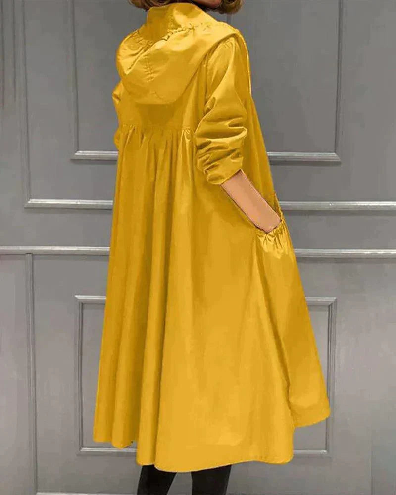 Lange Damen Regenjacke mit Kapuze – Leichte Jacke mit Reißverschluss und Geräumigen Taschen