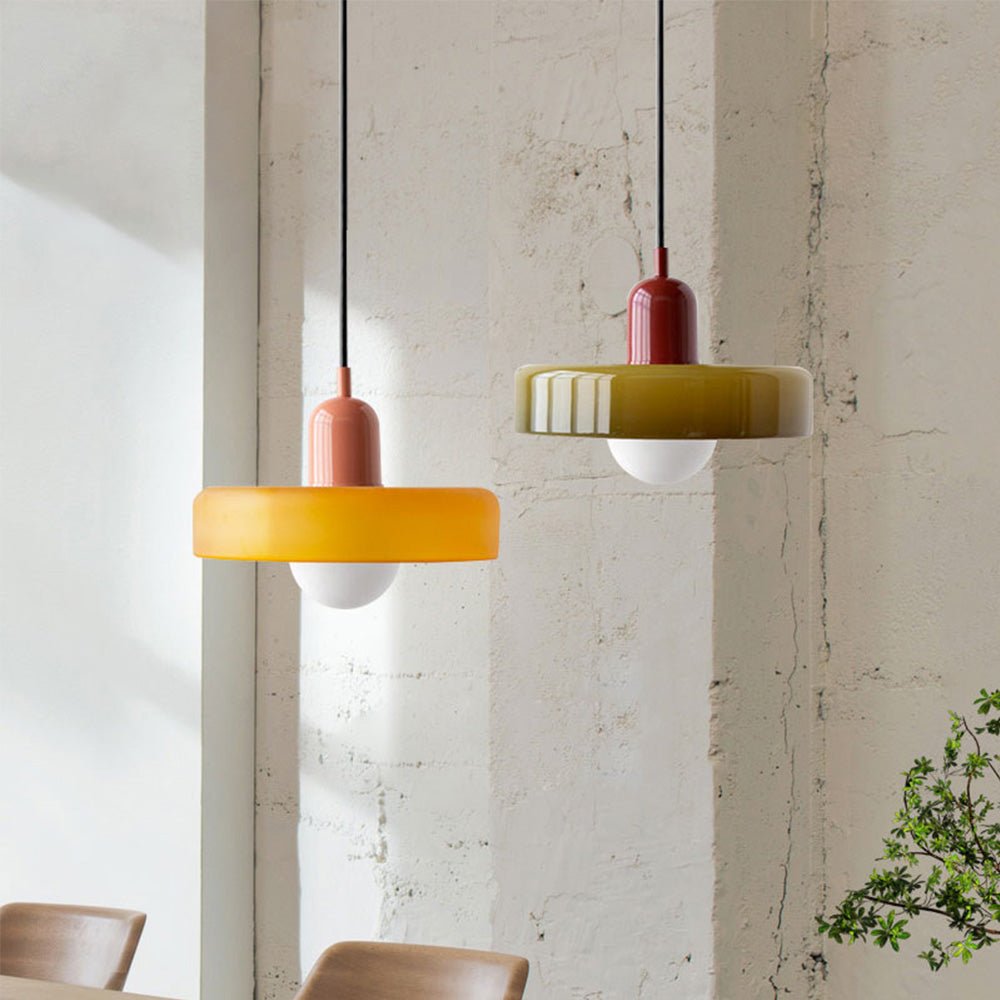 Bauhaus Hängeleuchte aus Buntglas für modernes Interieur