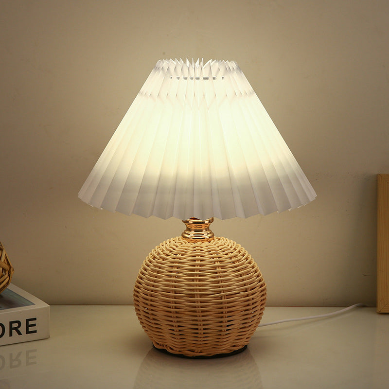 Nordic Rattan Faltstoff Kegelform LED Tischlampe 1-Lampe