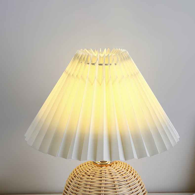 Nordic Rattan Faltstoff Kegelform LED Tischlampe 1-Lampe