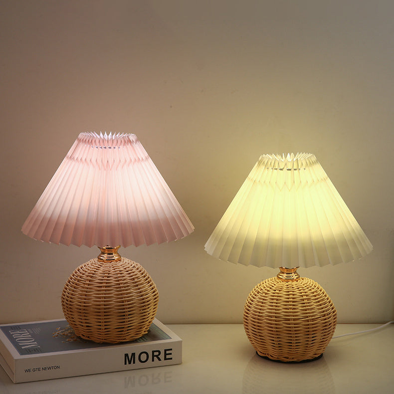 Nordic Rattan Faltstoff Kegelform LED Tischlampe 1-Lampe