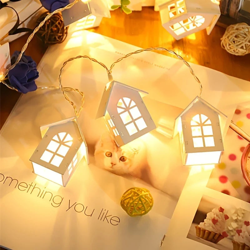 LED Weihnachtsbeleuchtung mit Mini-Häuschen – Dekorativer Lichtervorhang für Innenräume