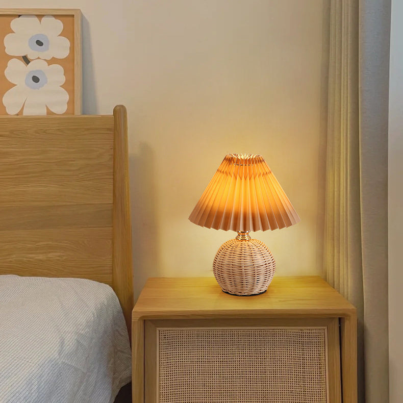 Nordic Rattan Faltstoff Kegelform LED Tischlampe 1-Lampe