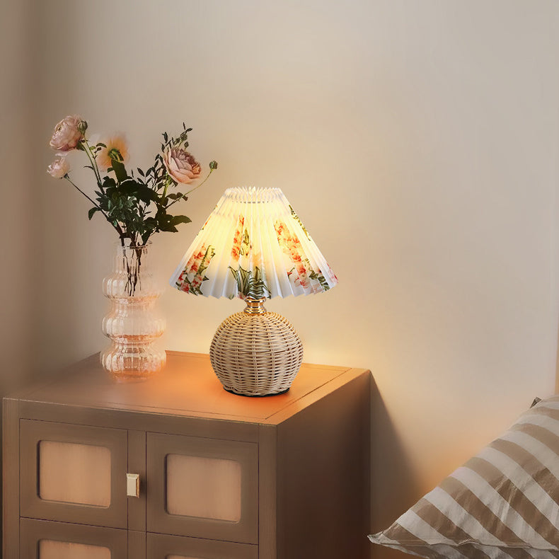 Nordic Rattan Faltstoff Kegelform LED Tischlampe 1-Lampe
