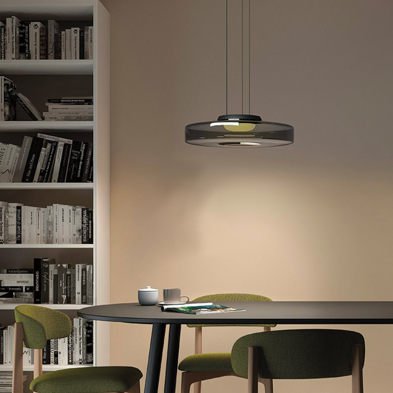 Glas Pendelleuchte im Bauhaus-Stil