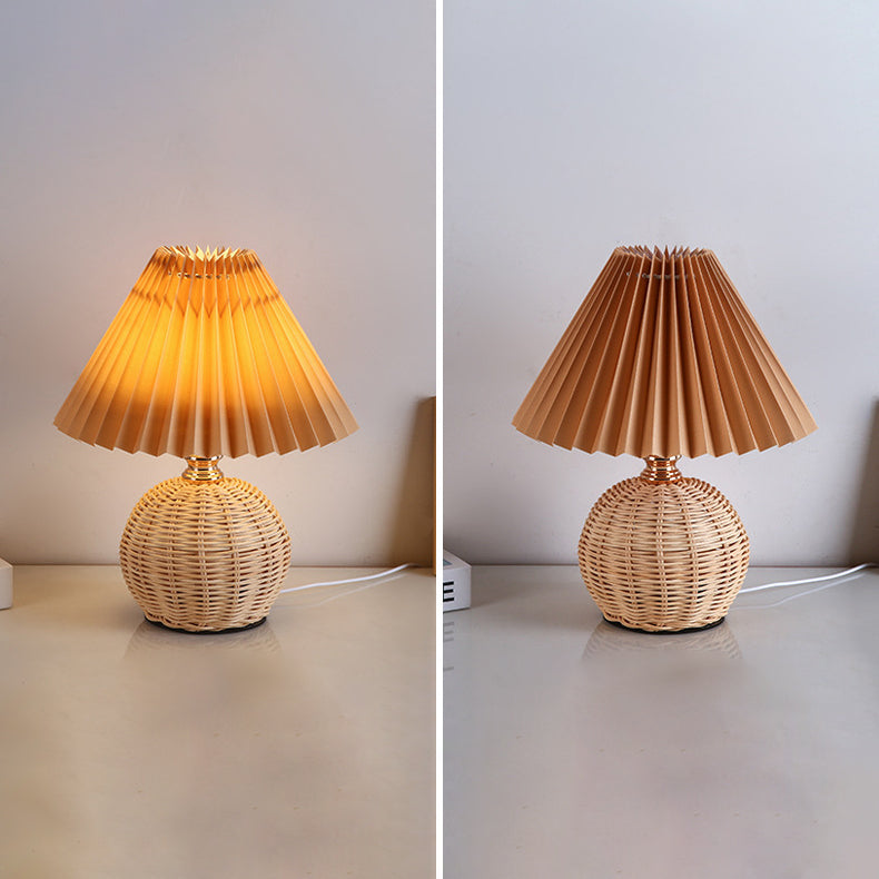 Nordic Rattan Faltstoff Kegelform LED Tischlampe 1-Lampe