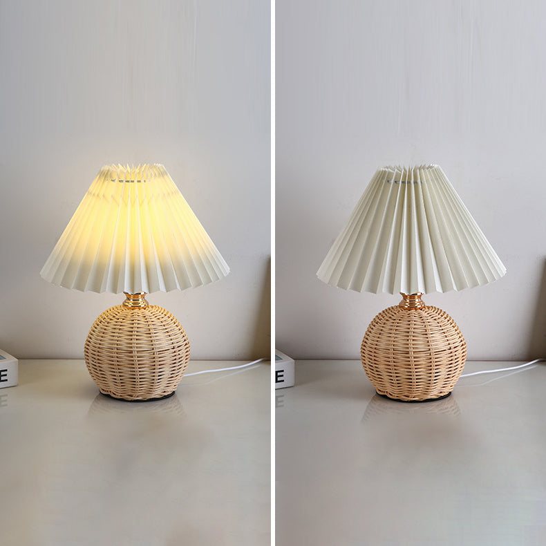 Nordic Rattan Faltstoff Kegelform LED Tischlampe 1-Lampe