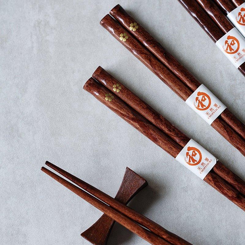 Miyabi Holzessstäbchen-Set mit goldenem Sakura-Motiv