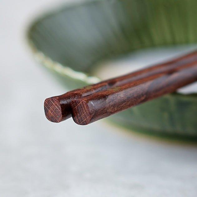 Miyabi Holzessstäbchen-Set mit goldenem Sakura-Motiv