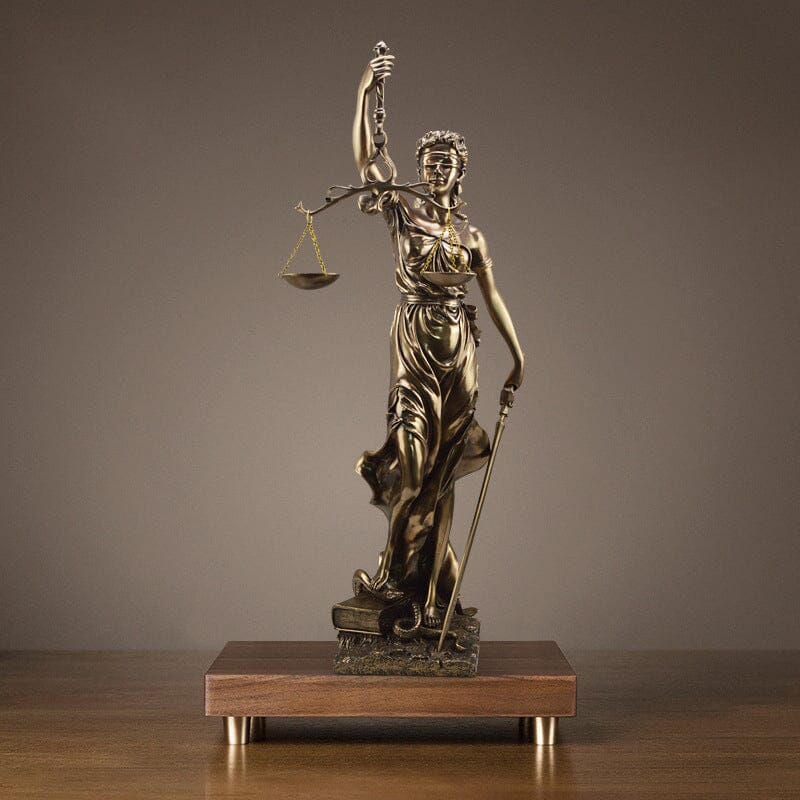 Dekorationsstatue der Göttin der Gerechtigkeit