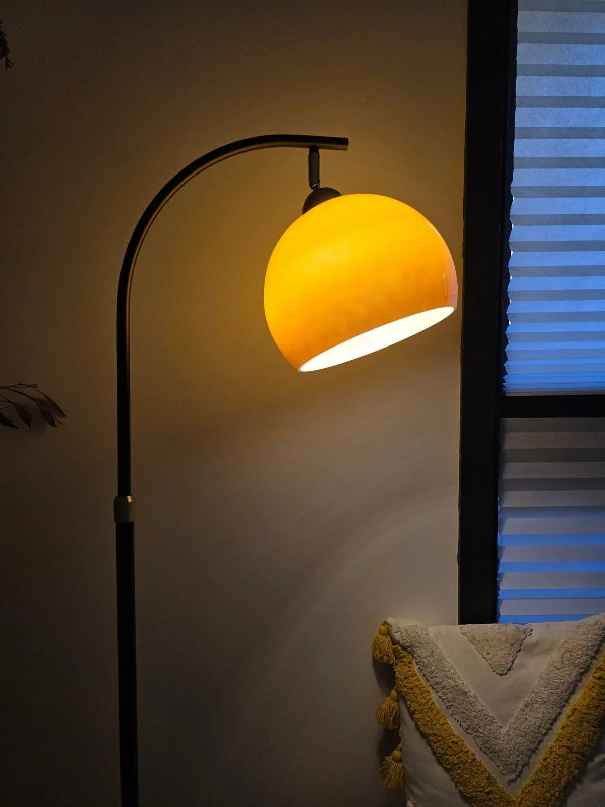 Bauhaus Arc Stehlampe mit Gläsernem Lampenschirm – Minimalistische Designlampe