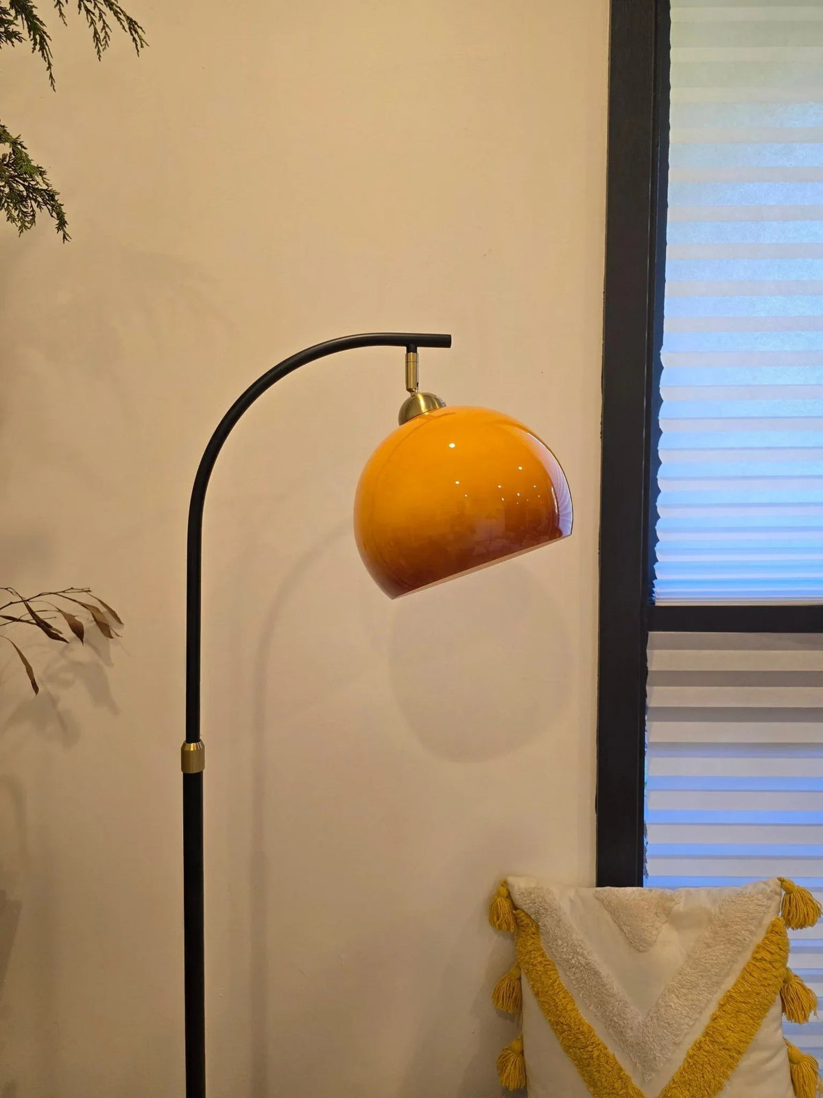 Bauhaus Arc Stehlampe mit Gläsernem Lampenschirm – Minimalistische Designlampe