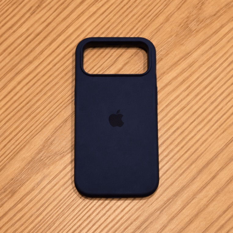 VELVIGUARD – MagSafe-kompatible Silikonhülle mit sanfter Berührungsoberfläche für iPhone