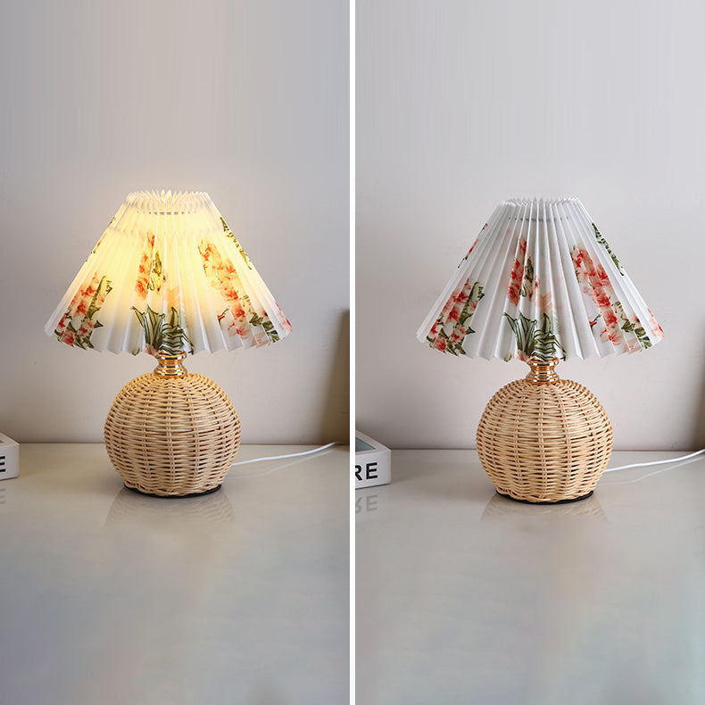 Nordic Rattan Faltstoff Kegelform LED Tischlampe 1-Lampe