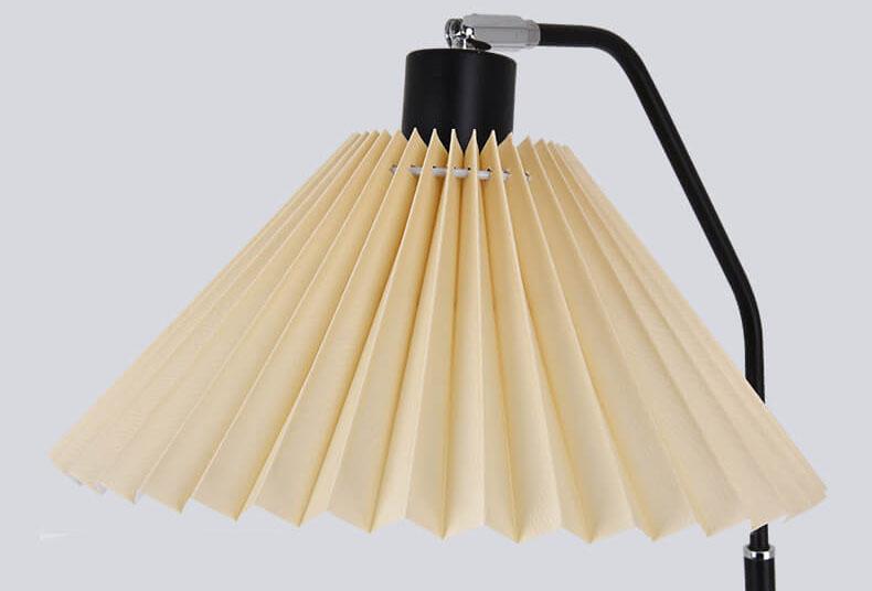 Minimalistische LED Stehlampe mit Faltbarem Stoffschirm