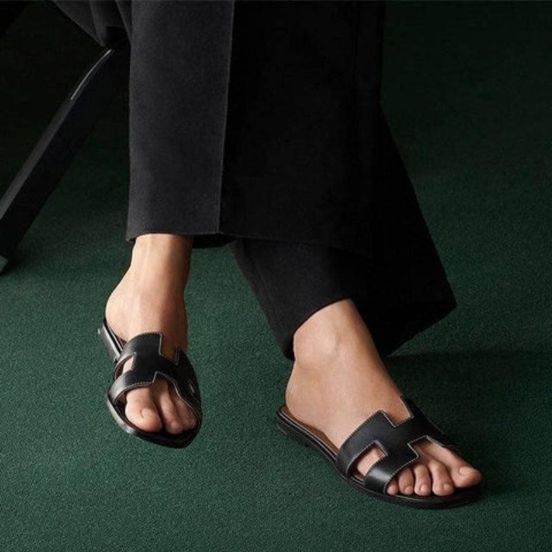 Margot – Flache Sandalen mit Riemen und rutschfester Sohle