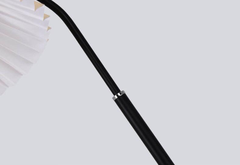 Minimalistische LED Stehlampe mit Faltbarem Stoffschirm