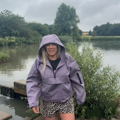 Wasserdichte Damenregenjacke mit Kapuze – Atmungsaktiv und Leicht