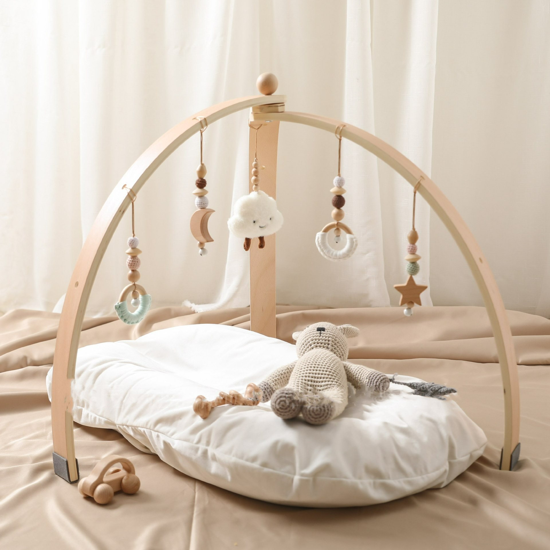 Holz Baby Aktivitätsbogen mit Hängespielzeug für Babys