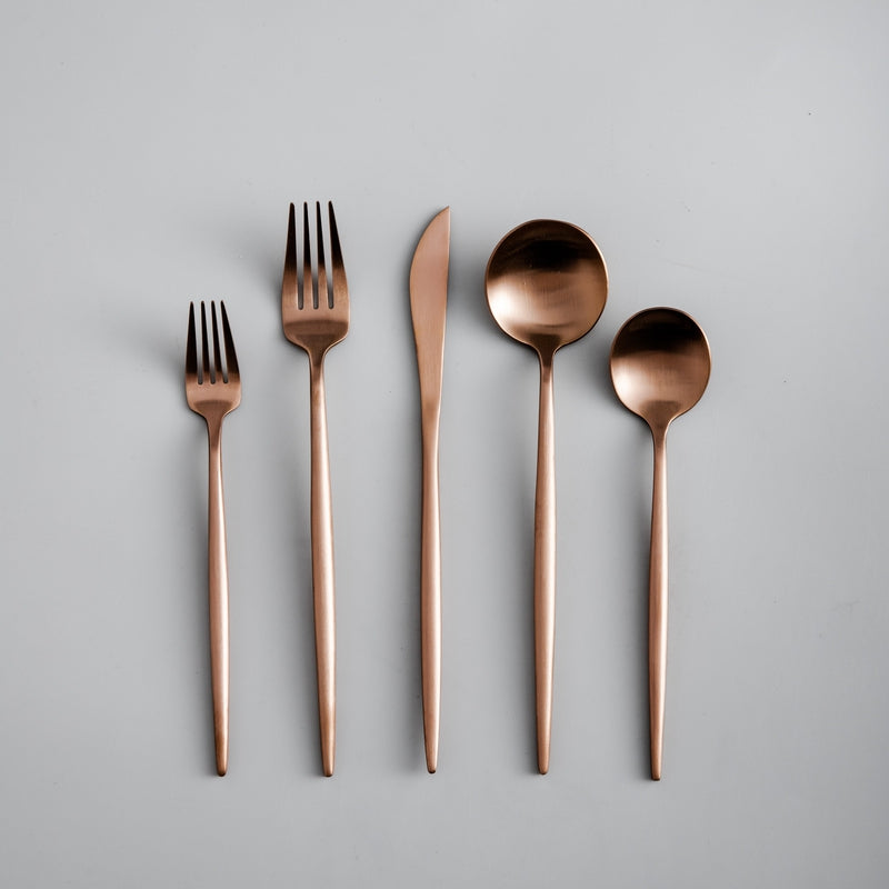 Minimalistisches Besteck aus Edelstahl – Eleganz im schlichten Design