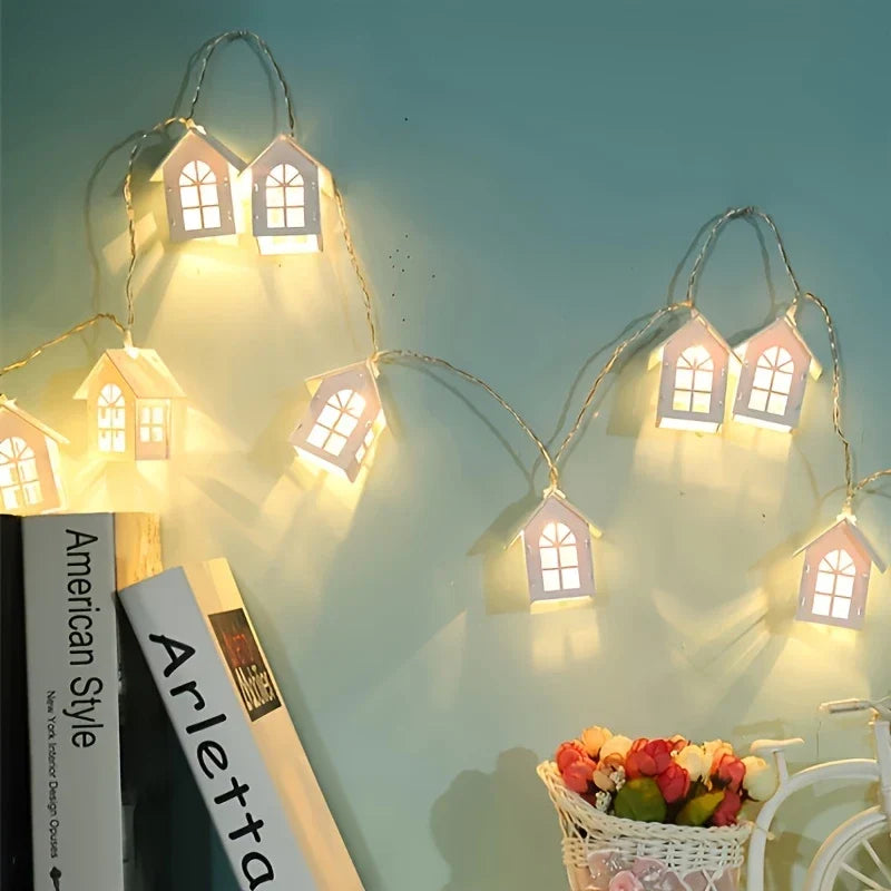 LED Weihnachtsbeleuchtung mit Mini-Häuschen – Dekorativer Lichtervorhang für Innenräume
